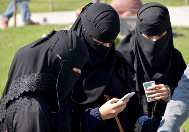 Burka: Frauen im mobilen Gefängnis