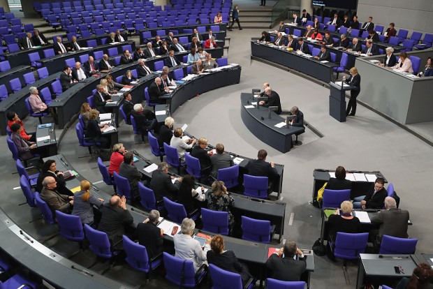 Die befangene Politik