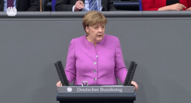 Merkel in Regierungserklärung: Schluss mit NS-Vergleichen