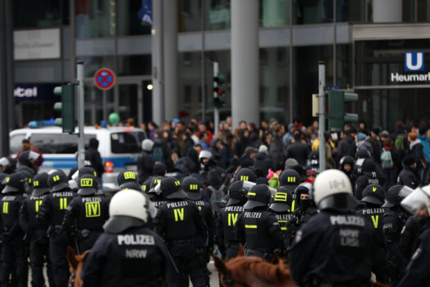 AfD-Parteitag in Hannover erhitzt die Gemüter