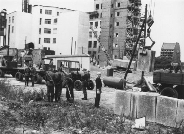 Damals der „antifaschistische Schutzwall“, heute die Meinungs-Mauer