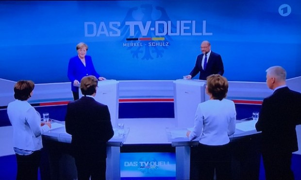 Merkel & Merkel mit Bart plauderte mit Merkel-TV