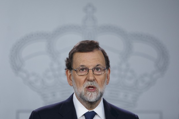 Rajoy kommt nur mit dem Kopf aus seinem Schützengraben
