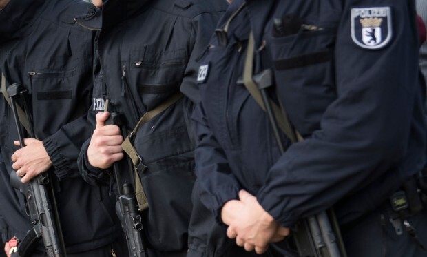 Polizei: Herr Wachtmeister, sprechen Sie Deutsch?