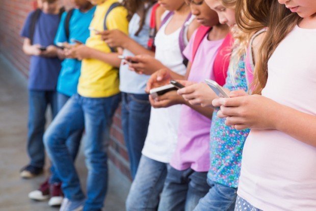 Frankreich verbietet Mobiltelefone in den Schulen