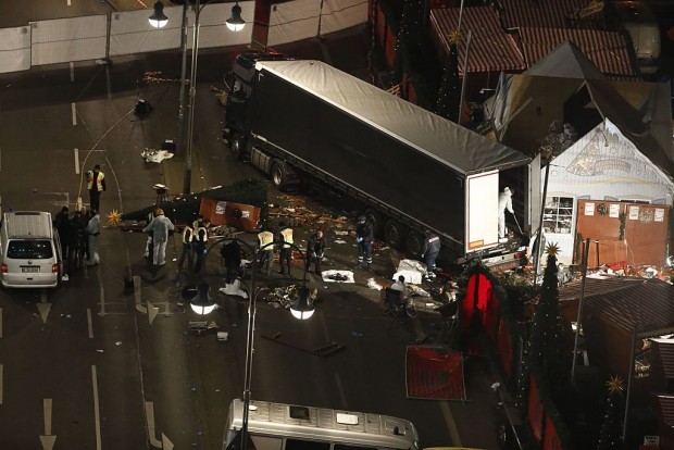 Berliner Terroropfer-Familien von Frau Merkel allein gelassen