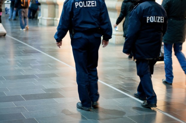 Politiker degradieren die Polizei zur Heilsarmee