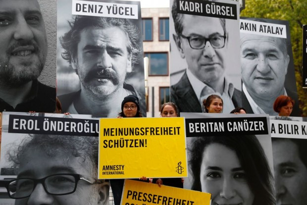 Deniz Yücel: Ein Jahr in Haft