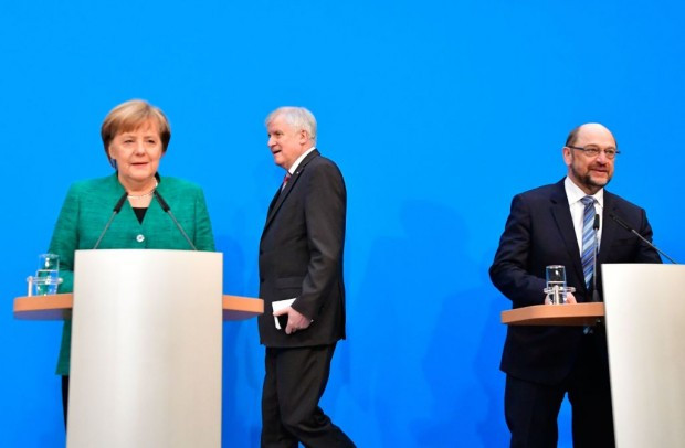 Merkel, Schulz und Seehofer präsentieren übermüdet einen müden GroKo-Vertrag
