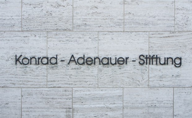 Konrad-Adenauer-Stiftung (KAS) löst Unverständnis und Empörung zum 13. August aus