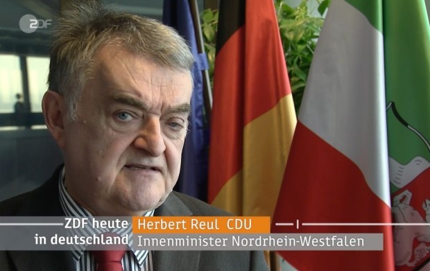 NRW-Innenminister Reul: „Man muss Menschen nicht unbedingt nah an sich ranlassen“