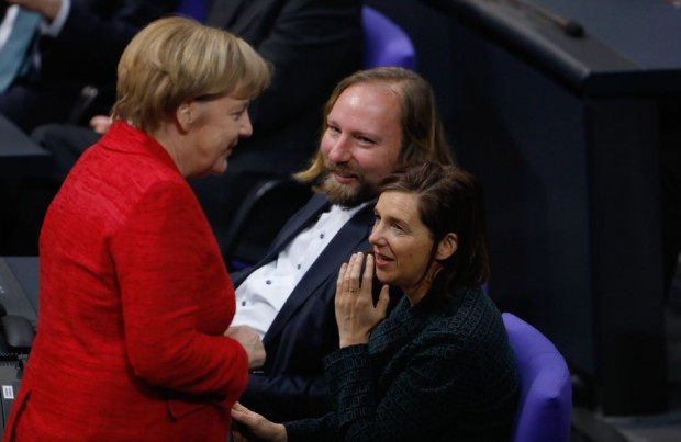 Demonstrative Nähe zu den Grünen: Was treibt Angela Merkel?