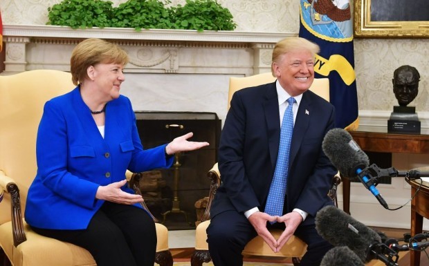 Internationale Presse: Macrons Baum ist wichtiger als Merkels Raute