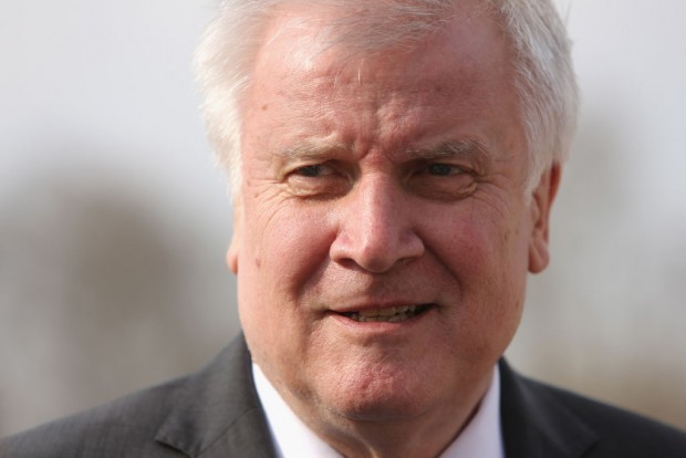 Horst Seehofer hat es in der Hand: Zurück zu Recht und Gesetz