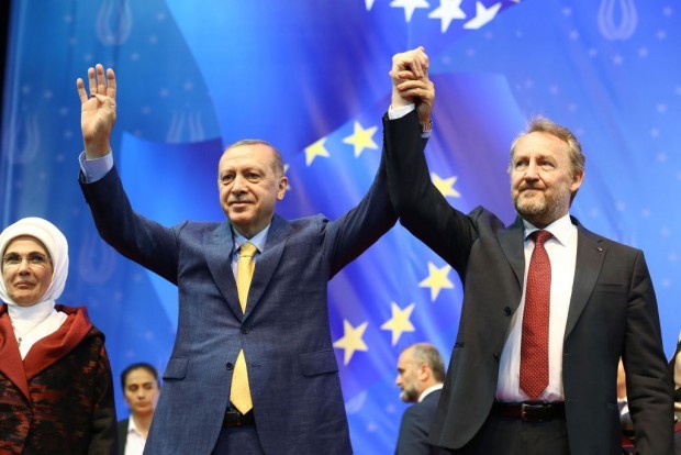 Erdogan ruft in Sarajevo zur Eroberung der deutschen Parlamente auf