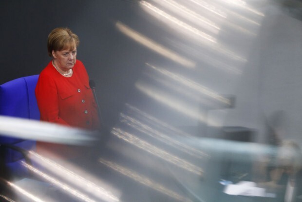 Seehofer und Merkel 12: Halb zog er sie, dann sank er hin