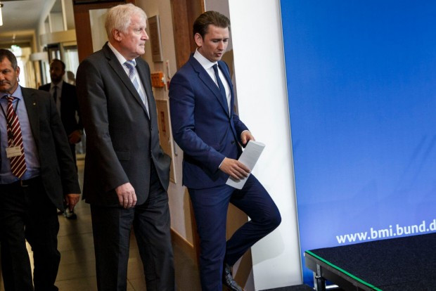Seehofer und Merkel 6: Kurz entschlossen