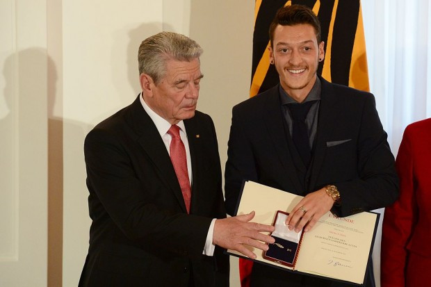 Warum die Diskussion um Özils Rücktritt unehrlich ist