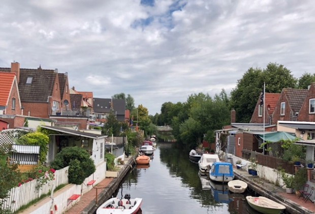 Deutschland im Sommer: Friedrichstadt nah am Wasser gebaut