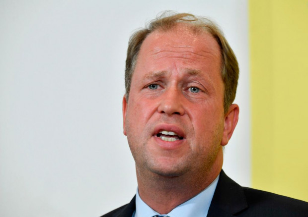 Staat entlässt Bürgen für Zuwanderer aus ihrer Verantwortung