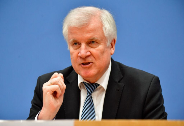 Seehofer plant neuen Radikalenerlass – und niemand regt sich auf