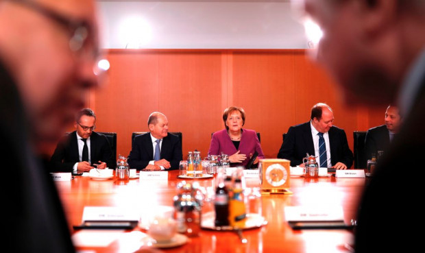 300 Tage Kabinett Merkel IV – Schwarz-rote Tiefflieger