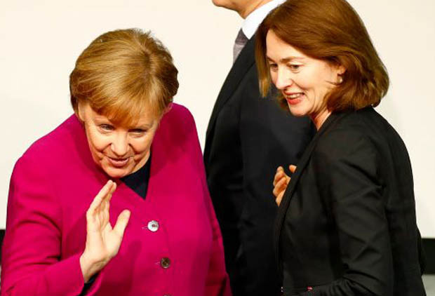 Politikschwänzer Angela Merkel und Katarina Barley feiern Schulschwänzer