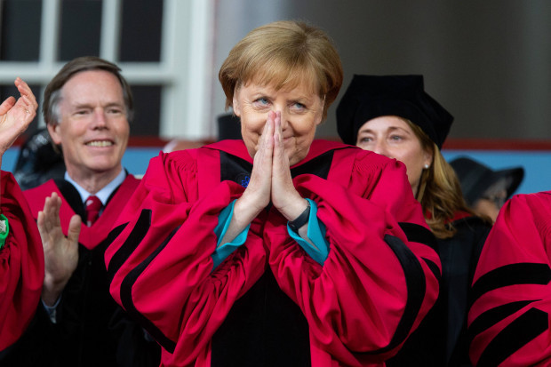 Merkel in Harvard: „Wir dürfen Lügen nicht Wahrheiten nennen. Und Wahrheiten nicht Lügen.“