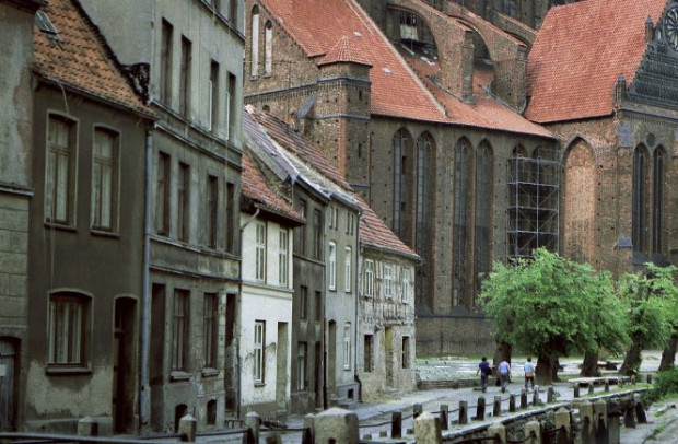 Auferstanden in Ruinen