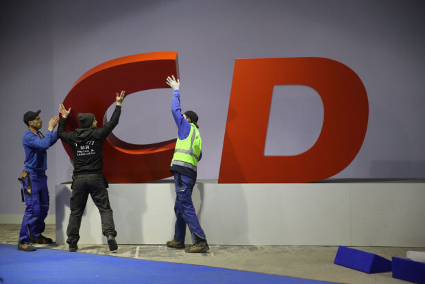 Wie sich der Kasperl von der CDU vom grünen Krokodil fressen lässt