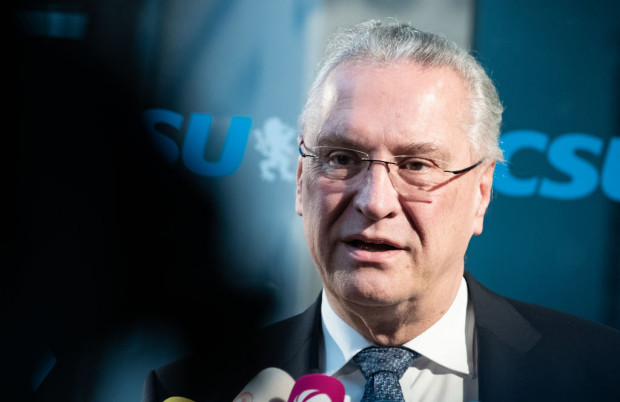 Sie reden und reden: dieses Mal der bayerische Innenminister