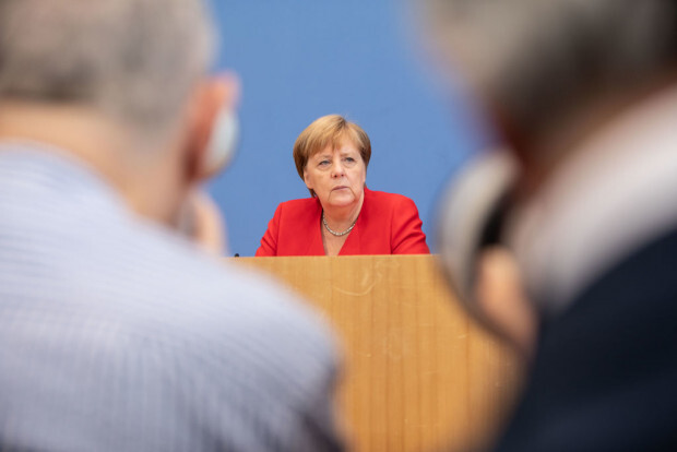 Merkel verantwortet massives Sicherheitsrisiko