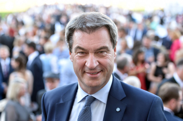 Söder (CSU): „Die Marine braucht für die Sicherung der Handelsseewege einen Hubschrauberträger“