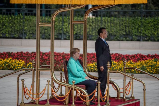 Merkel sitzt in China