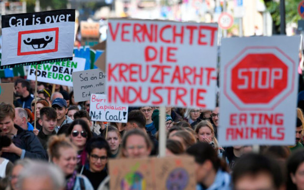 Klima-Demos: Globale Inszenierung gegen die Industriegesellschaft