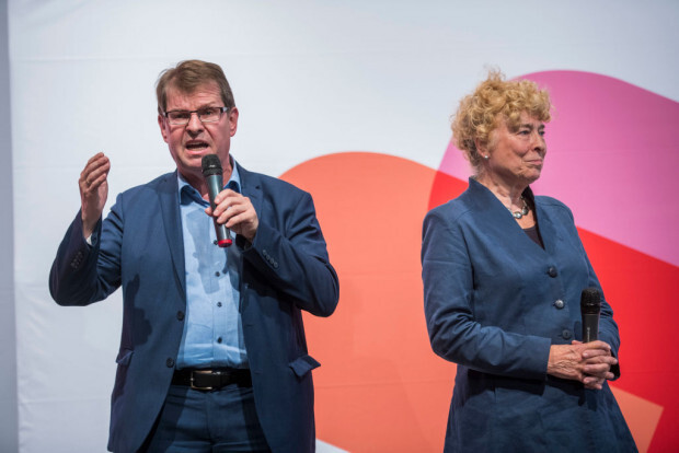 Fröhliche Bordesholmer Islamisierung des Vorgartens mit Ralf Stegner