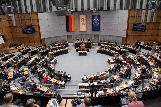 Landesregierung Berlin: Bund soll für Impfschäden haften