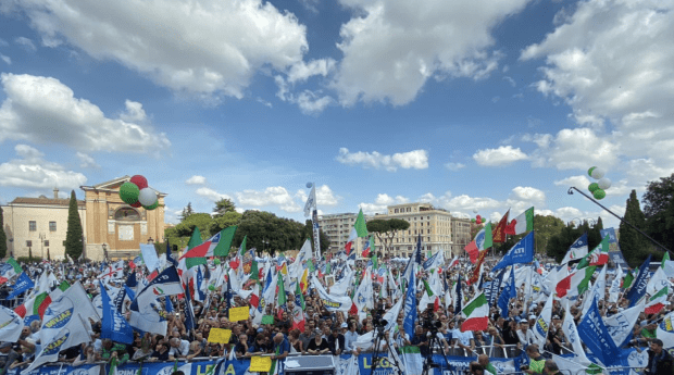 Salvini in Rom: Ein Fahnenmeer gegen die Regierung