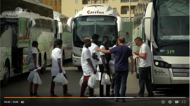 Spanien schickt afrikanische Migranten unregistriert per Fernbus des Roten Kreuzes Richtung Deutschland