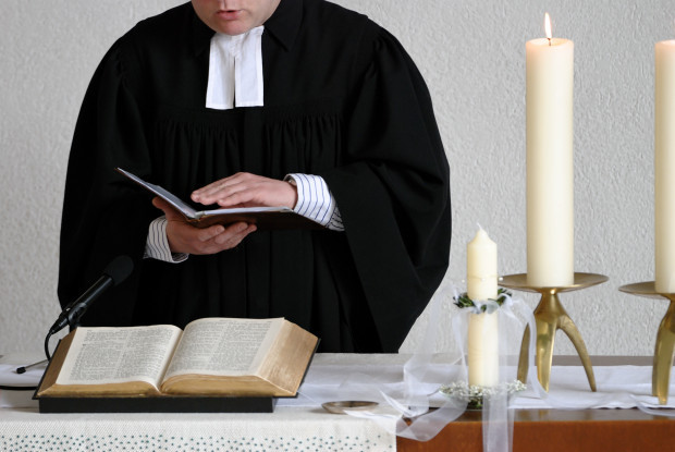 Die RatsmitgliederInnen der EKD beim freiwilligen Turmbau zu Babel