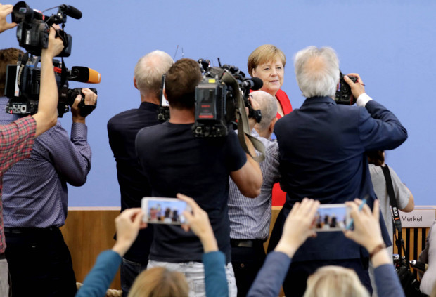 Hauptstadtjournalisten und Grüne verteidigen für Merkel das Kanzleramt