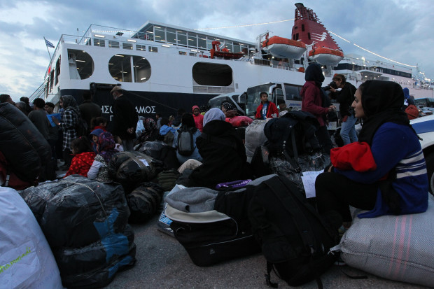 Horst Seehofer entsendet 55 LKW voller Hilfsgüter zum Startpunkt der Balkanroute