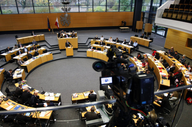 taz: Das Parlament schwächen wenn Demokratie lästig