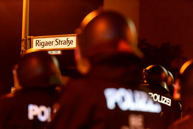 ZDF im „Kampf gegen Rechts” bis in den Kinderkanal: Auf den Straßen toben derweil Linksautonome 