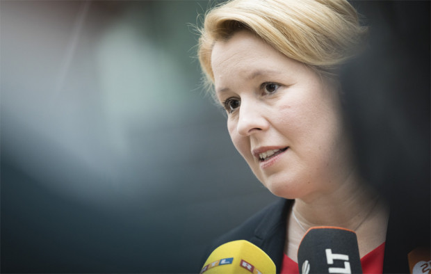 „Sanktionswürdiges wissenschaftliches Fehlverhalten“: Verliert Giffey doch den Doktortitel?