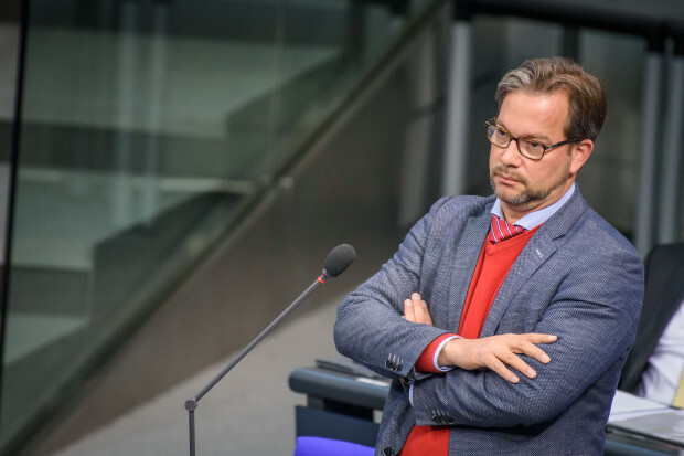 Staatssekretär Pronold darf nicht Akademiedirektor werden