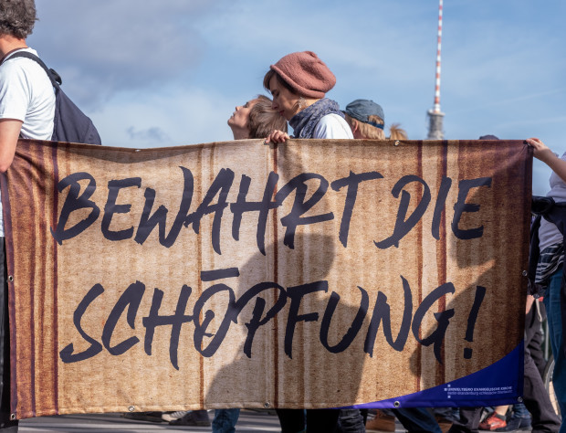 Die Schöpfung bewahren – Kirchen als Komplizen von Ideologen