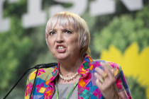Claudia Roth pöbelt nicht. Sie lässt pöbeln