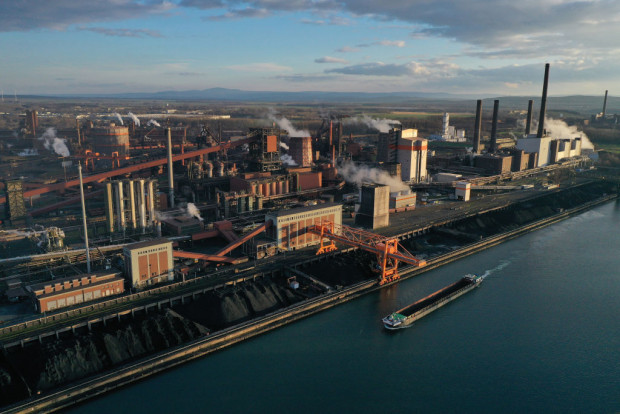 Wie Deutschland die Stahl-, Alu- und Chemie-Industrie an die Wand fährt