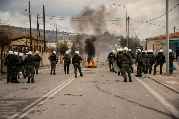 Griechenland zwischen den Fronten